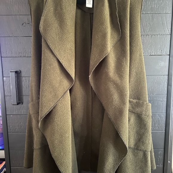 Moda Forest Green Sleeveless Cardigan - Picture 1 of 3